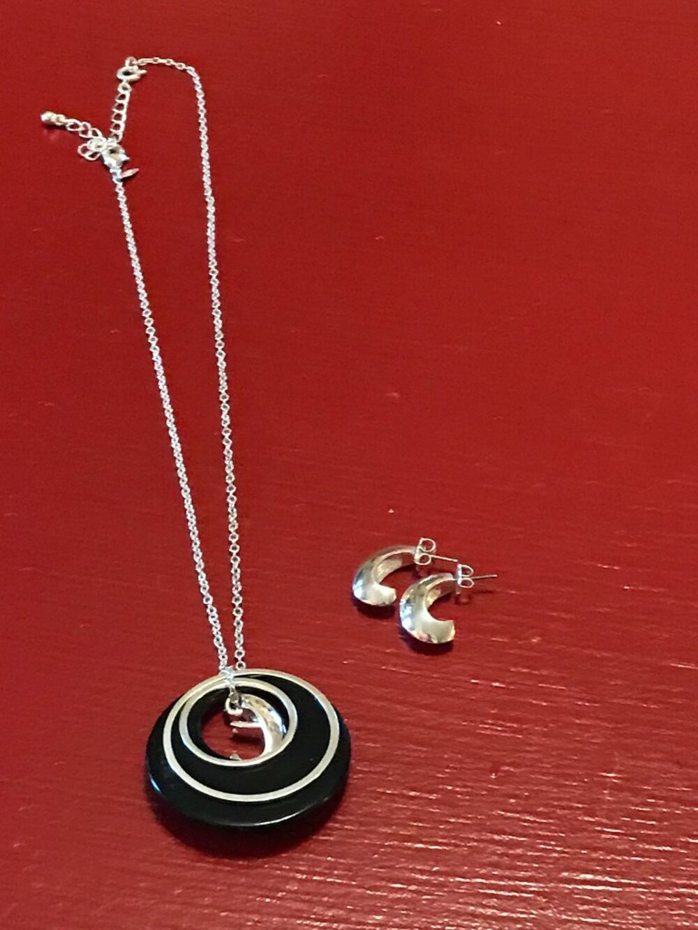 Vintage Avon Silver Chain w/ Silver Circles & Black Plastic Pendant w/ Earrings